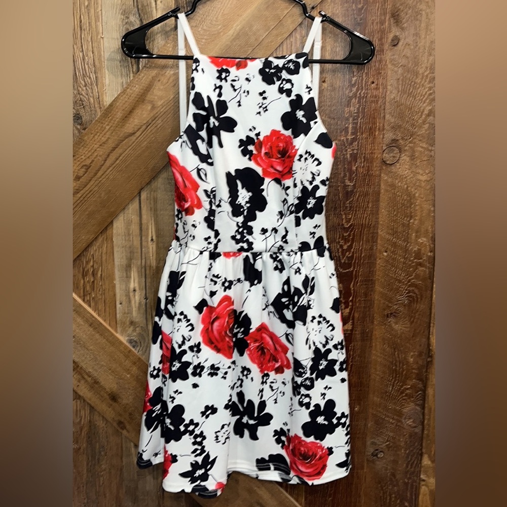Womens/Juniors Dress
